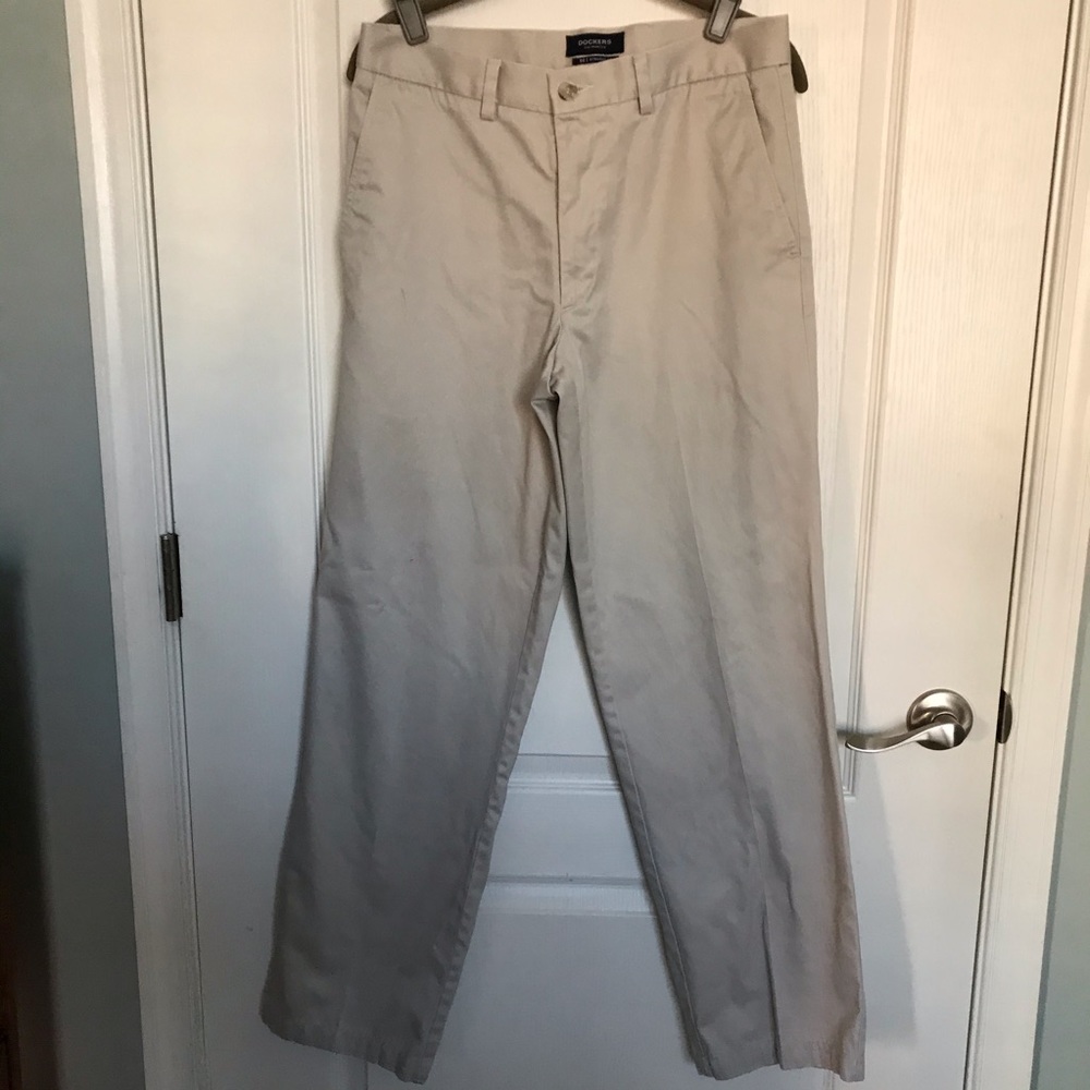 Dockers Straight Fit Khaki Pants 31x32